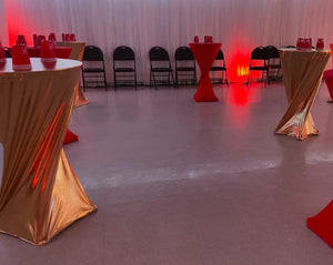 Location de housses de table de cocktail en or métallisé / Metallic Gold Cocktail Table Covers Rental