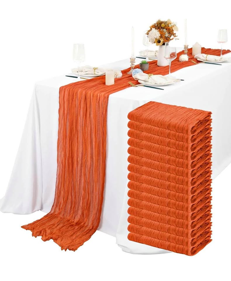 Burnt Orange Table Runners / Chemins de table orange brûlé - Rental/Location