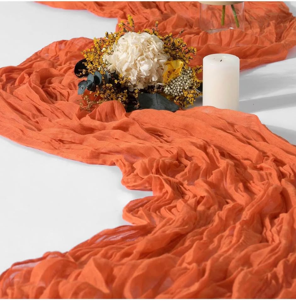 Burnt Orange Table Runners / Chemins de table orange brûlé - Rental/Location