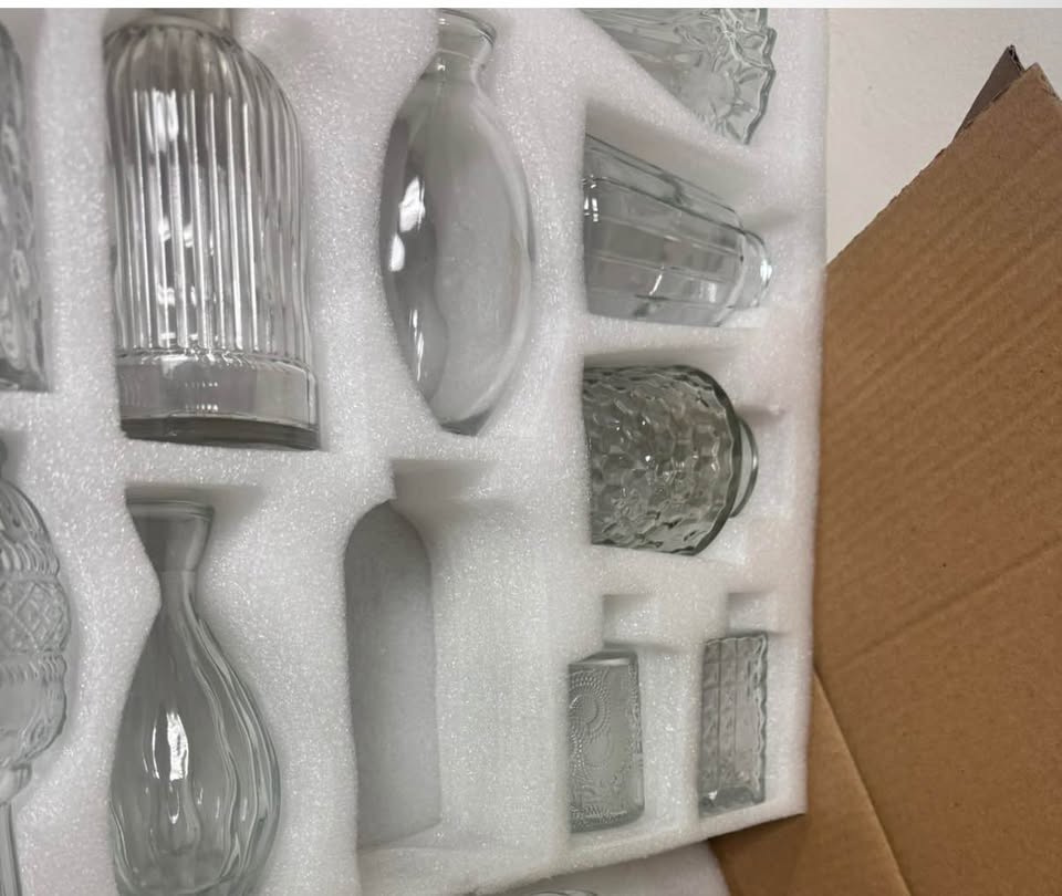 Bud Vases Rental and More / Location de vases à bourgeons et plus