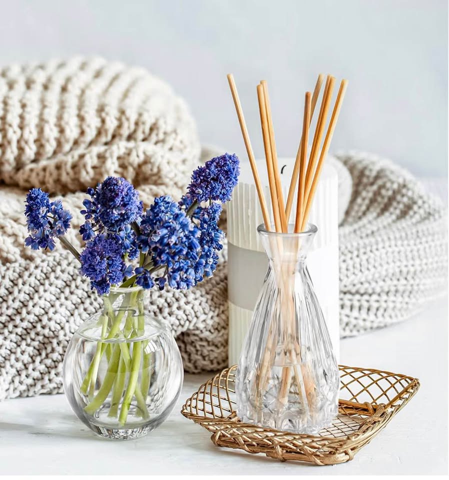 Bud Vases Rental and More / Location de vases à bourgeons et plus