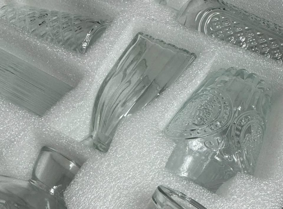 Bud Vases Rental and More / Location de vases à bourgeons et plus