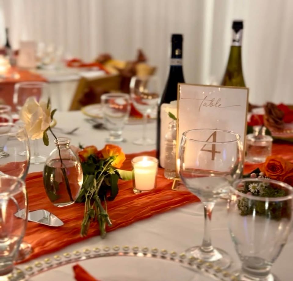 Bud Vases Rental and More / Location de vases à bourgeons et plus