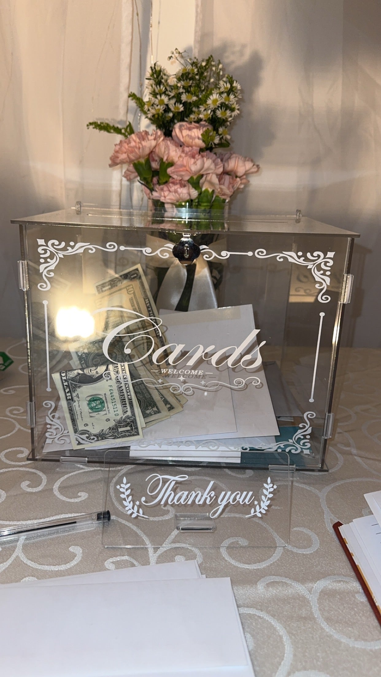 Location de boîte à cartes avec cadenas et clé - Card Box Rental with Lock and Key