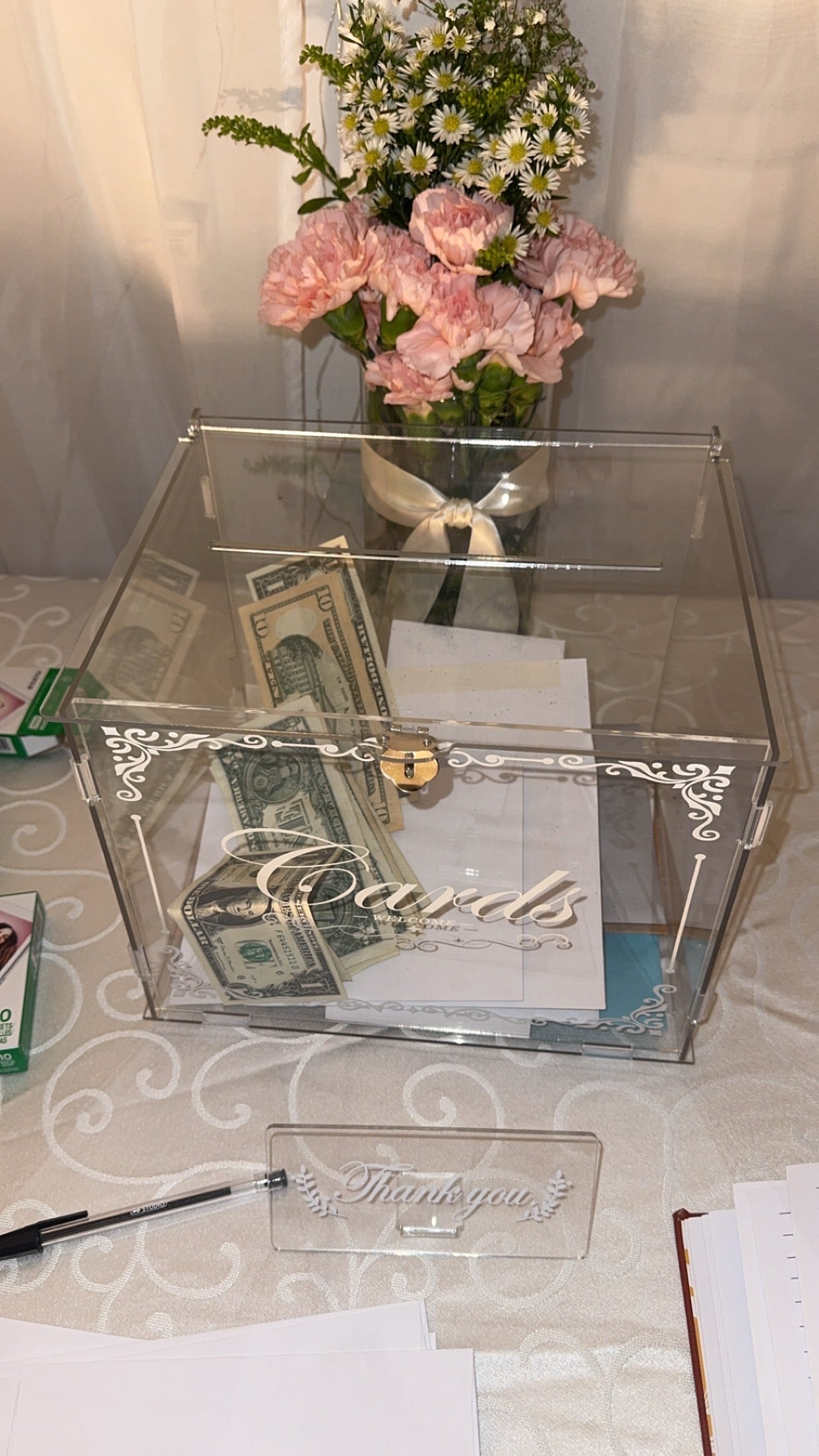 Location de boîte à cartes avec cadenas et clé - Card Box Rental with Lock and Key